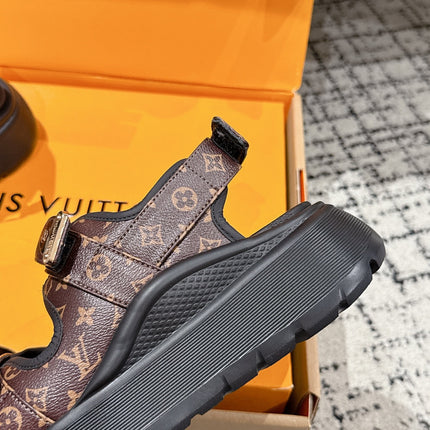 LV WEDGE SANDALS 25S 55 MM IN BROWN AND BLACK CALFSKIN WITH LOGO PATTERN