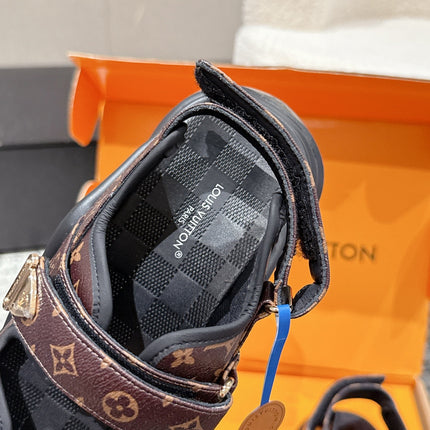 LV WEDGE SANDALS 25S 55 MM IN BROWN AND BLACK CALFSKIN WITH LOGO PATTERN