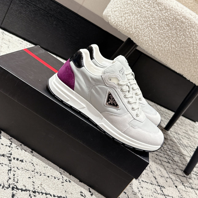 PRADA 25S MEN SNEAKERS LOGO IN WHITE AND MULBERRY NUBUCK AND CANVAS