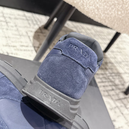 PRADA 25S MEN SNEAKERS LOGO IN NAVY BLUE NUBUCK AND CANVAS