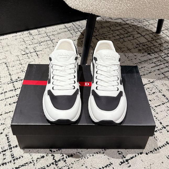 PRADA 25S MEN SNEAKERS LOGO IN WHITE AND BLACK NUBUCK AND CANVAS