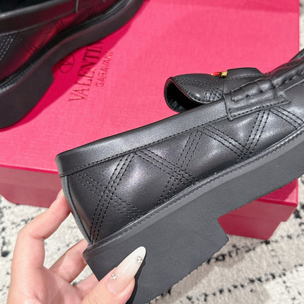 VLTN LOAFER 25S IN MATTE BLACK LEATHER WITH GOLD HARDWARE