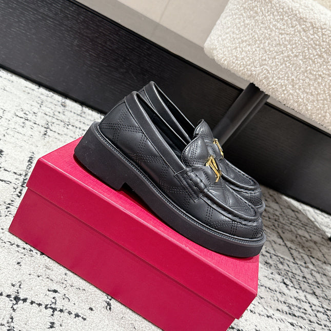 VLTN LOAFER 25S IN MATTE BLACK LEATHER WITH GOLD HARDWARE