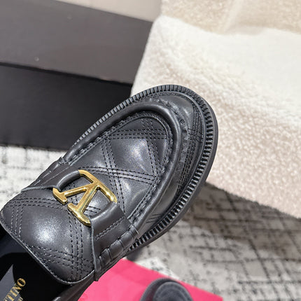 VLTN LOAFER 25S IN MATTE BLACK LEATHER WITH GOLD HARDWARE