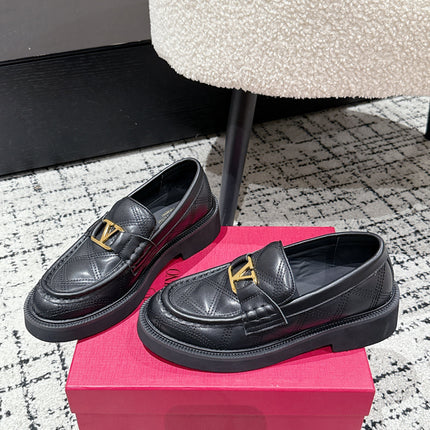 VLTN LOAFER 25S IN MATTE BLACK LEATHER WITH GOLD HARDWARE
