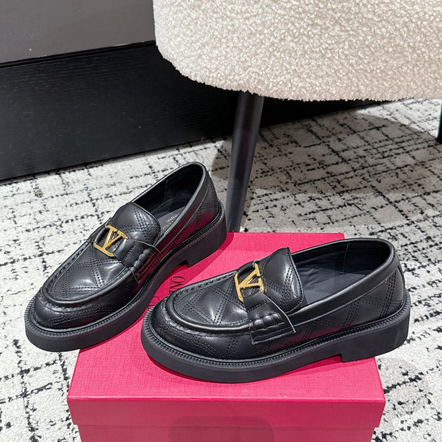 VLTN LOAFER 25S IN MATTE BLACK LEATHER WITH GOLD HARDWARE