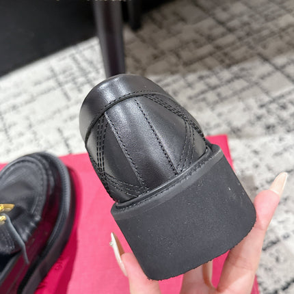 VLTN LOAFER 25S IN MATTE BLACK LEATHER WITH GOLD HARDWARE