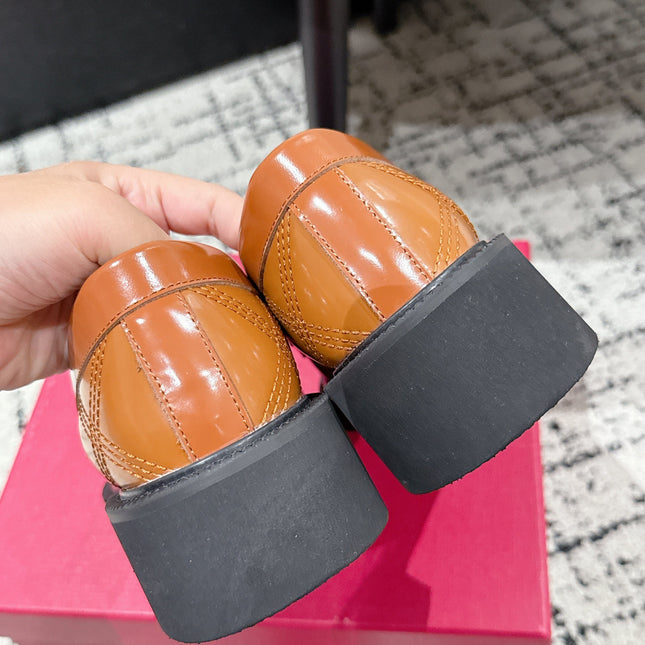 VLTN LOAFER 25S IN BROWN CALFSKIN WITH GOLD HARDWARE