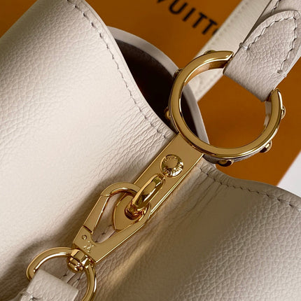 CAPUCINES 33 IN OFF WHITE CALFSKIN GOLD HARDWARE