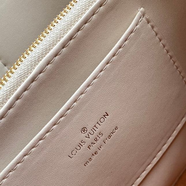 CAPUCINES 33 IN OFF WHITE CALFSKIN GOLD HARDWARE