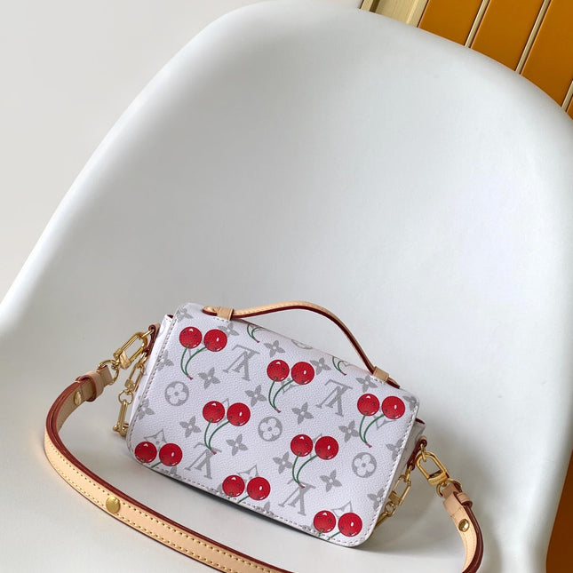 POCHETTE MÉTIS EAST WEST 21.5 IN WHITE WITH CHERRY PRINT MONOGRAM