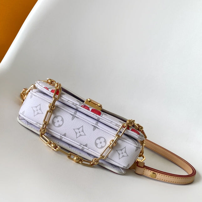 POCHETTE MÉTIS EAST WEST 21.5 IN WHITE WITH CHERRY PRINT MONOGRAM