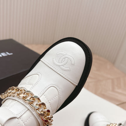 CHANEL ANKLE BOOTS 25S IN WHITE LAMBSKIN WITH GOLD HARDWARE
