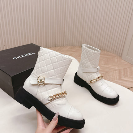 CHANEL ANKLE BOOTS 25S IN WHITE LAMBSKIN WITH GOLD HARDWARE
