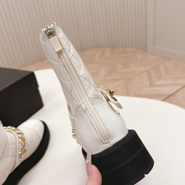 CHANEL ANKLE BOOTS 25S IN WHITE LAMBSKIN WITH GOLD HARDWARE