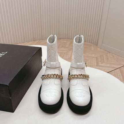 CHANEL ANKLE BOOTS 25S IN WHITE LAMBSKIN WITH GOLD HARDWARE