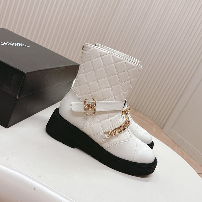 CHANEL ANKLE BOOTS 25S IN WHITE LAMBSKIN WITH GOLD HARDWARE