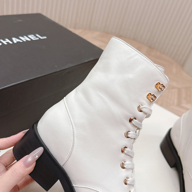 CHANEL ANKLE BOOTS 25S IN WHITE MIX BLACK LAMBSKIN WITH ZIPPER