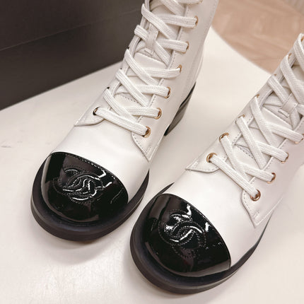 CHANEL ANKLE BOOTS 25S IN WHITE MIX BLACK LAMBSKIN WITH ZIPPER