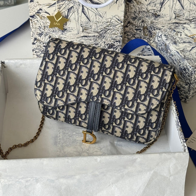 DIOR 25S MEDIUM SADDLE POUCH WITH CHAIN 21 IN BLUE DIOR OBLIQUE JACQUARD CANVAS