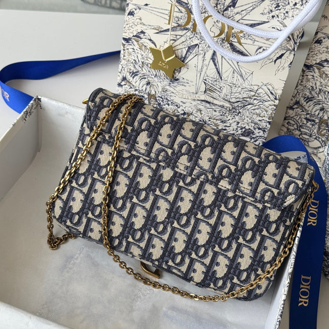 DIOR 25S MEDIUM SADDLE POUCH WITH CHAIN 21 IN BLUE DIOR OBLIQUE JACQUARD CANVAS