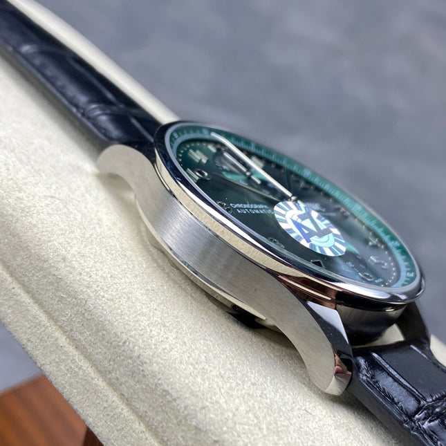 PORTUGIESER AUTOMATIC 40 MM WATCH SILVER CASE WITH BLACK LEATHER STRAP AND GREEN FOREST DIAL