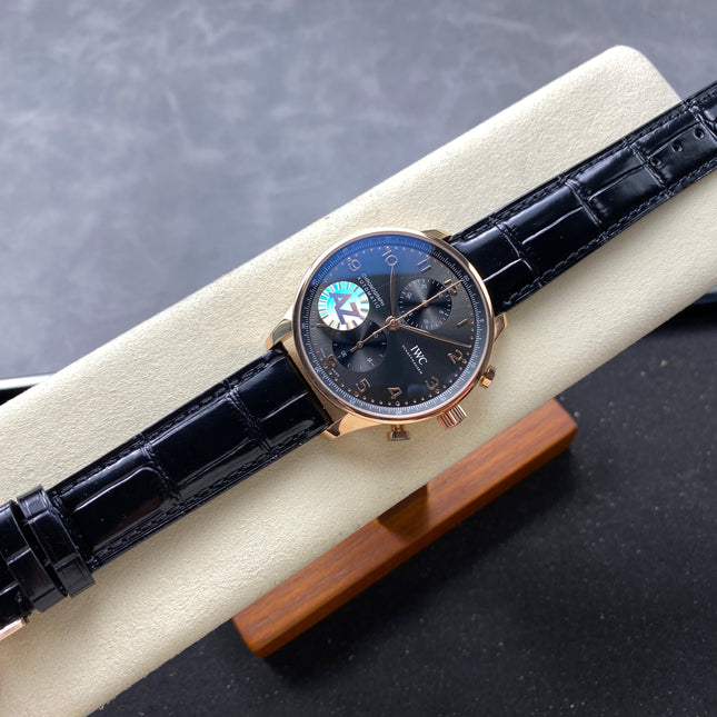 PORTUGIESER AUTOMATIC 40 MM WATCH ROSE GOLD CASE WITH BLACK LEATHER STRAP AND DIAL