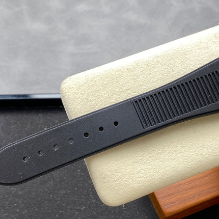 NAUTILUS STEEL ATTACHED DIAMOND BEZEL BLACK RUBBER STRAP
