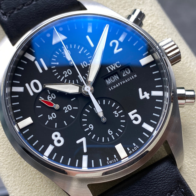PILOT'S WATCH MARK XX STAINLESS STEEL CASE WITH BLACK LEATHER TRAP AND DIAL