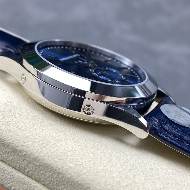 ANNUAL CALENDAR SELF-WINDING WHITE GOLD CASE BLUE SUNBURST DIAL