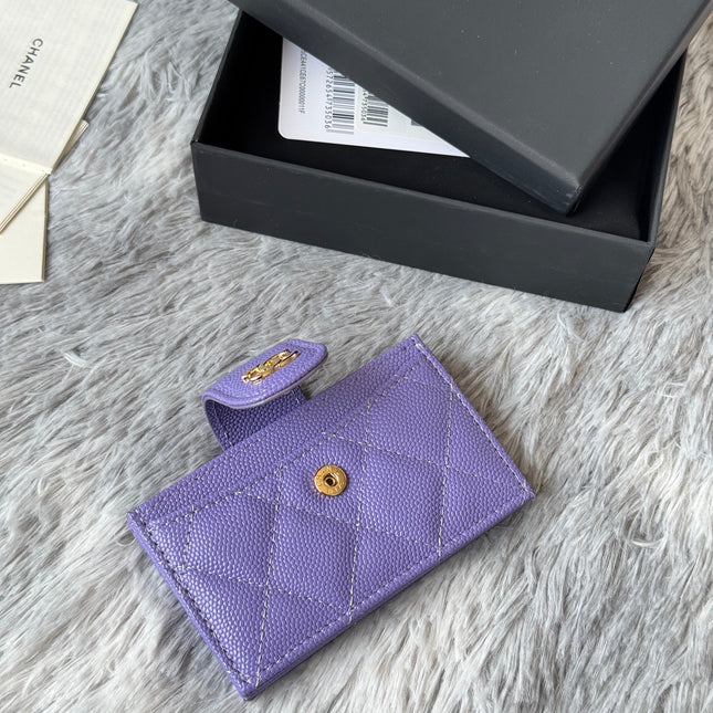 CARD HOLDER 10 CIRCLE CLASP IN BABY PURPLE CAVIAR LEATHER GOLD-TONE METALLIC