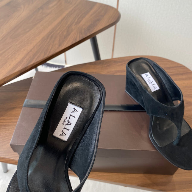 ALAIA WEDGE THONG SANDALS 25S IN BLACK SUEDE