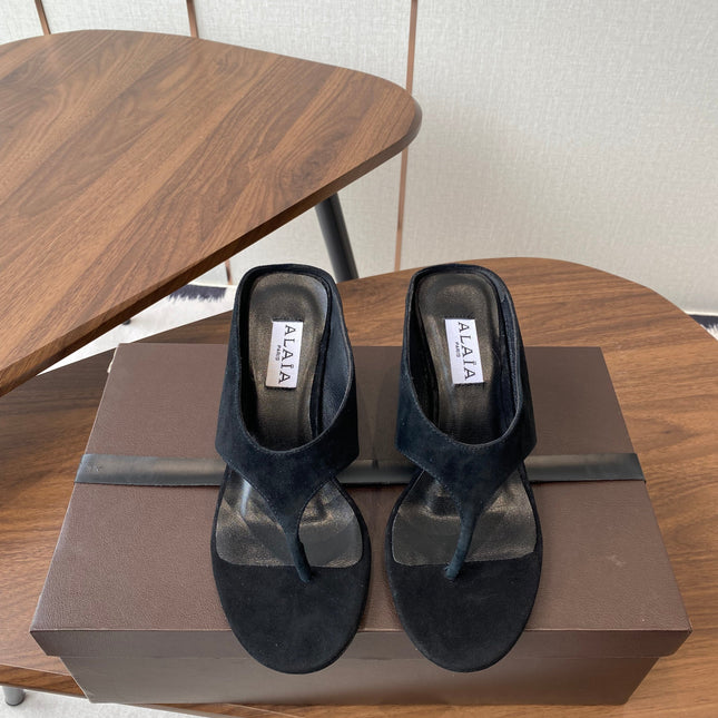 ALAIA WEDGE THONG SANDALS 25S IN BLACK SUEDE