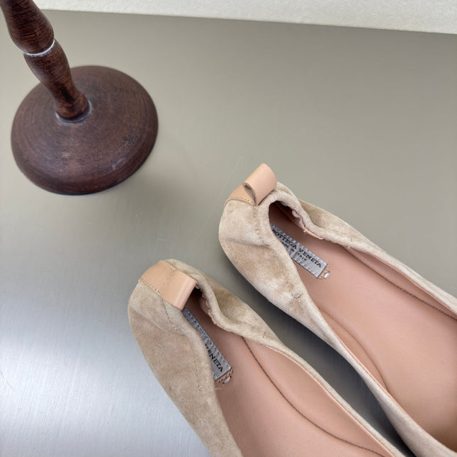 BALLET FLAT IN LIGHT BROWN SUEDE