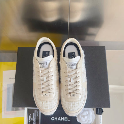 CHANEL 25S SNEAKERS 20MM IN WHITE CALFSKIN AND SUEDE