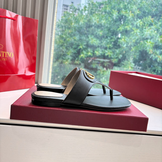 VLTN THONG SANDALS 25S IN BLACK LAMBSKIN WITH GOLD HARDWARE