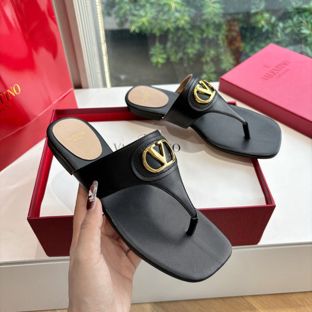 VLTN THONG SANDALS 25S IN BLACK LAMBSKIN WITH GOLD HARDWARE