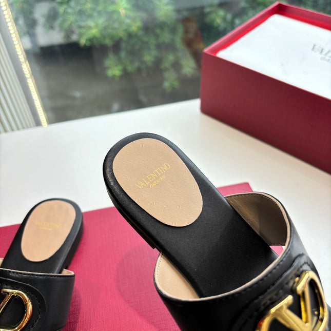 VLTN THONG SANDALS 25S IN BLACK LAMBSKIN WITH GOLD HARDWARE