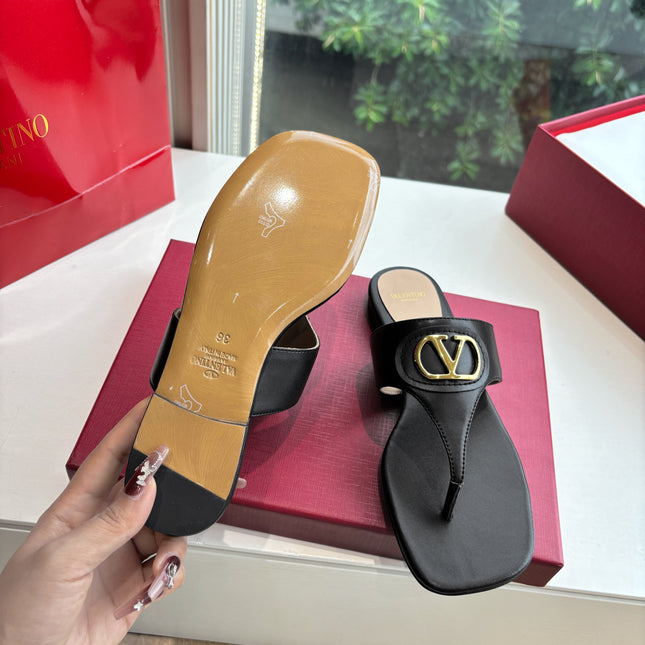 VLTN THONG SANDALS 25S IN BLACK LAMBSKIN WITH GOLD HARDWARE