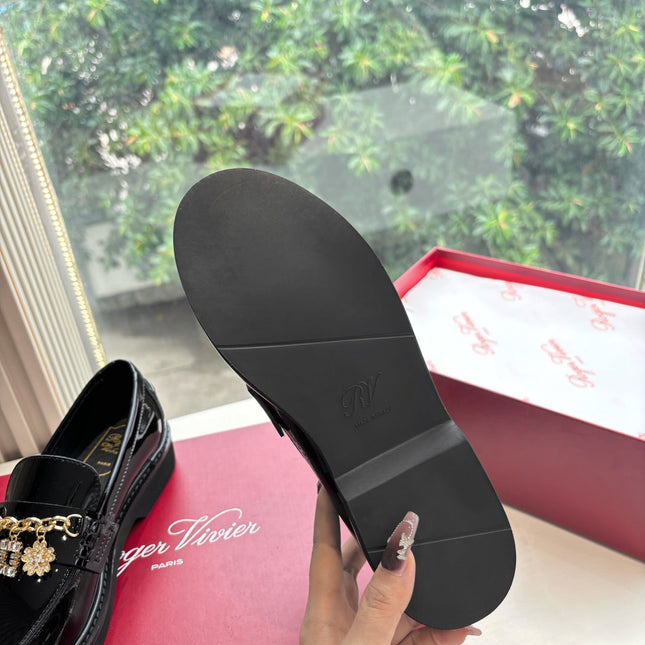 ROGER VIVIER 25S RANGERS CHAIN LOAFER IN BLACK GLOSSY CALFSKIN