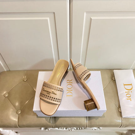 DWAY HEELED SLIDE IN CAMEL BEIGE CALFSKIN WITH GOLD LOGO