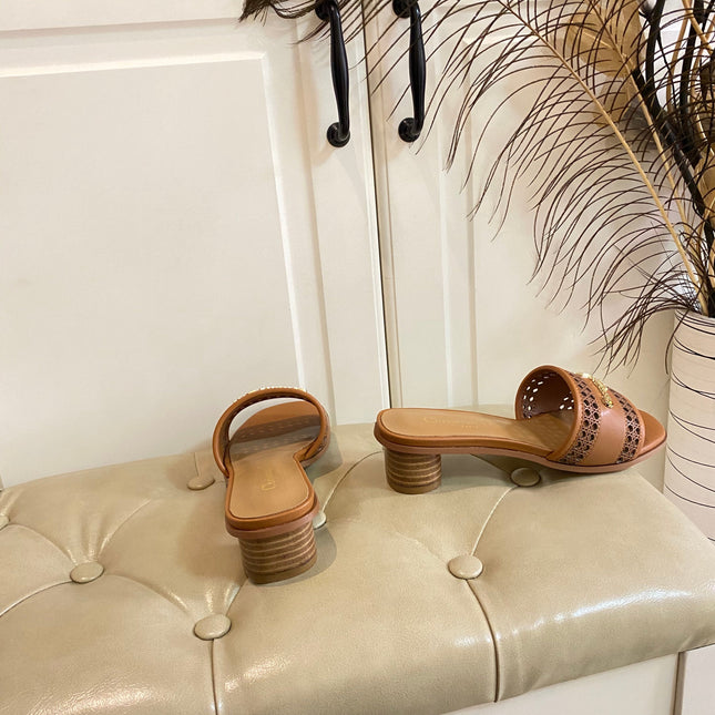 DWAY HEELED SLIDE IN BRONZE BROWN CALFSKIN WITH GOLD LOGO