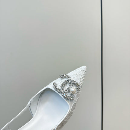 CC SLINGBACK 25S IN WHITE LACE FABRIC WITH SILVER HARDWARE