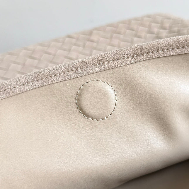 BOTTEGA VENETA 25S HOP BAG 53 IN SOFT TAUPE SUEDE GOLD HARDWARE