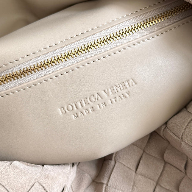 BOTTEGA VENETA 25S HOP BAG 53 IN SOFT TAUPE SUEDE GOLD HARDWARE