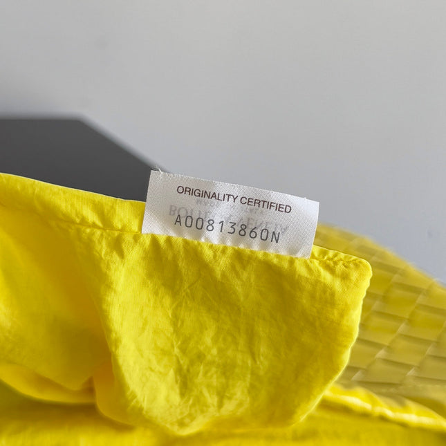 BOTTEGA VENETA 25S DUSTBAG MEDIUM 32 IN LEMON YELLOW CALFSKIN