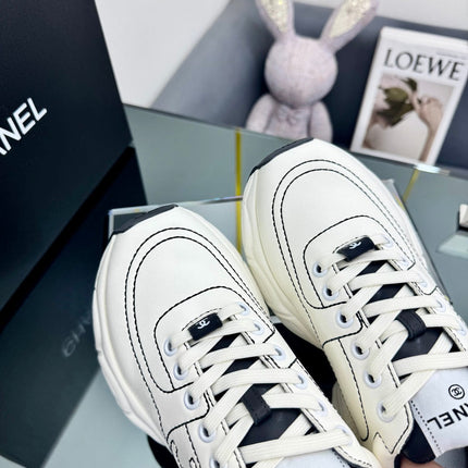 TRAINERS SNEAKER IN WHITE CALFSKIN WITH BLACK EMBROIDERED