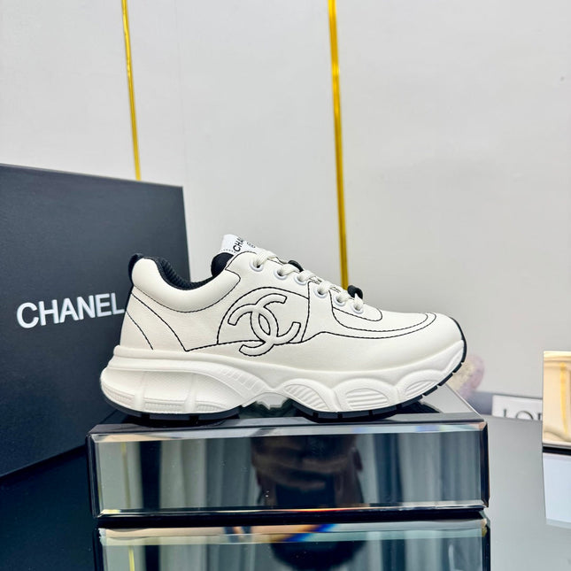 TRAINERS SNEAKER IN WHITE CALFSKIN WITH BLACK EMBROIDERED