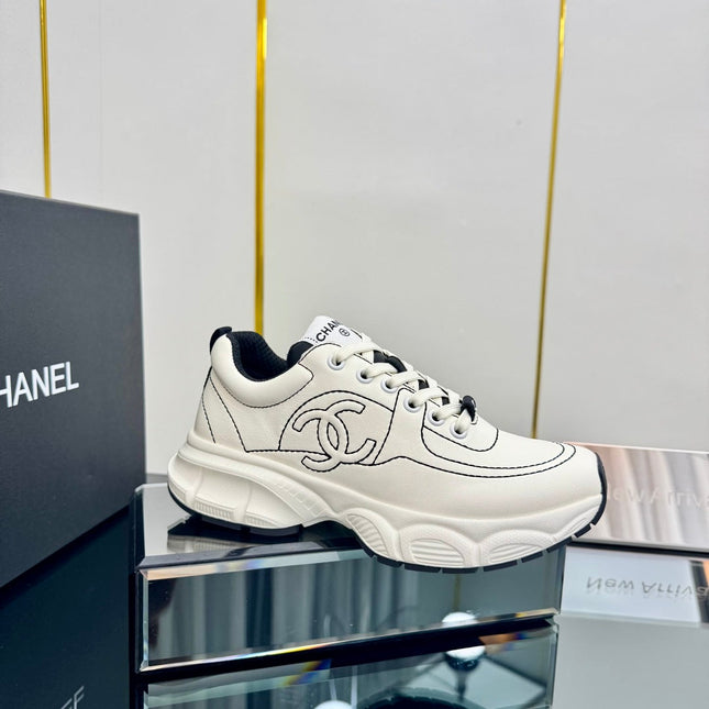 TRAINERS SNEAKER IN WHITE CALFSKIN WITH BLACK EMBROIDERED