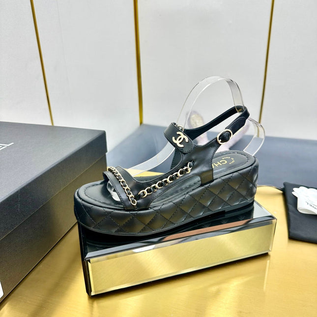CC WEDGE SANDALS 25S IN BLACK CALFSKIN WITH GOLD HARDWARE